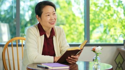 Ang Mainit na Liwanag Pagkaraan ng Madilim na Lagusan